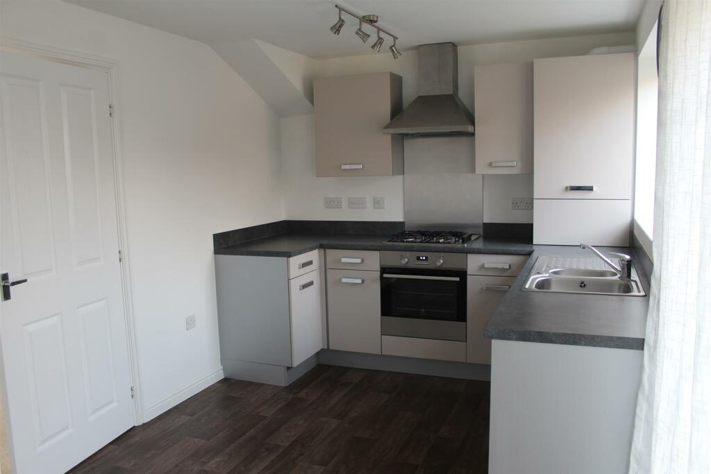 Kitchen 2.JPG