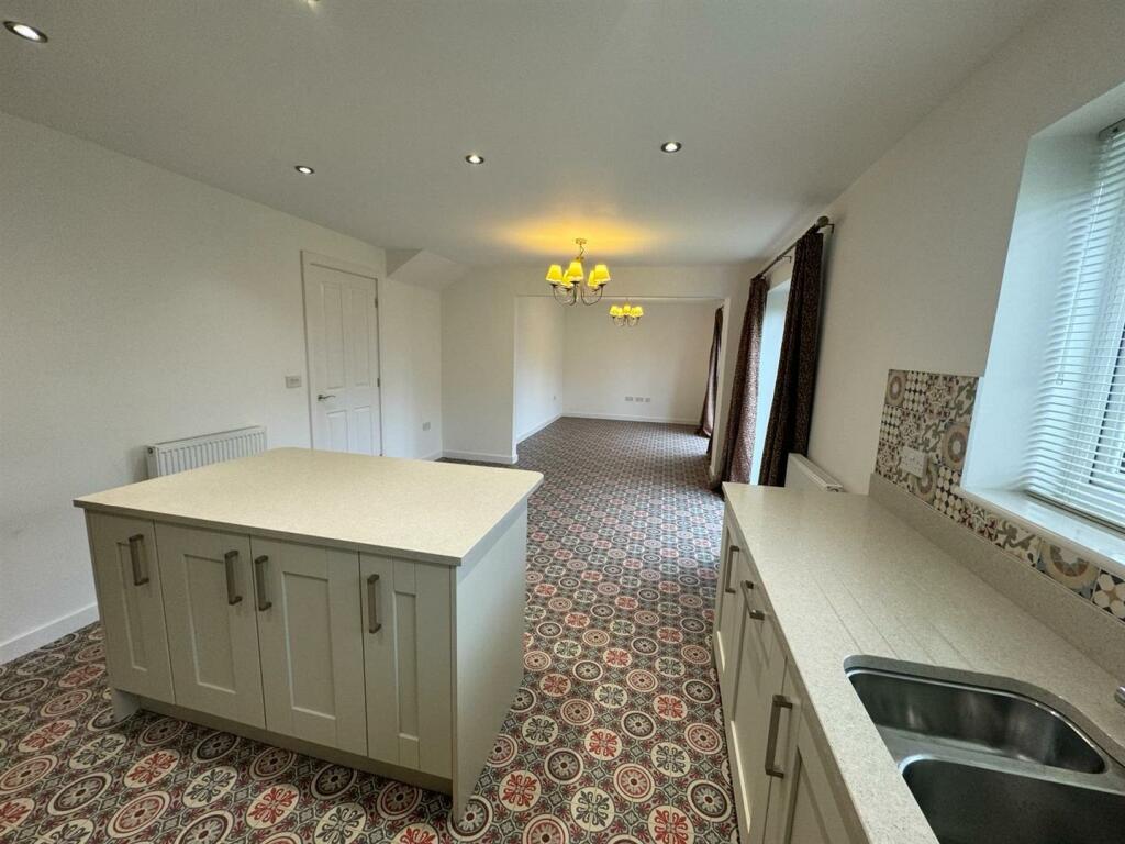 Open Plan Dining Kitchen And Family Room