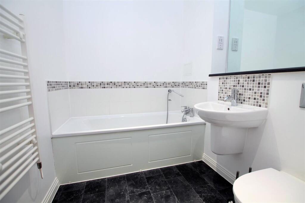 nq7L_9t400-WCuHCy6YHQQ copy.jpg