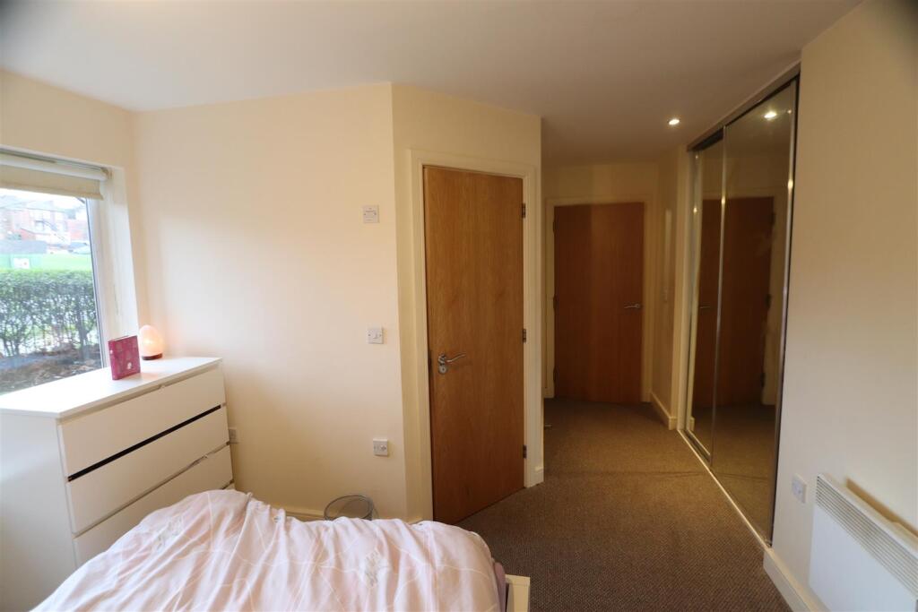 Bed 1b.JPG