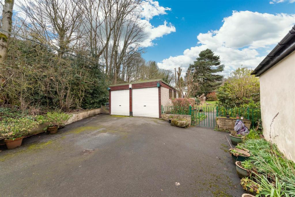 DOUBLE DETACHED GARAGE