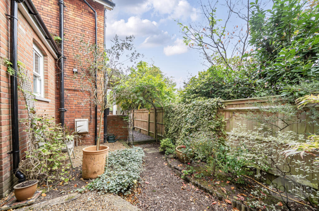 f5b5cb37-5590-412...