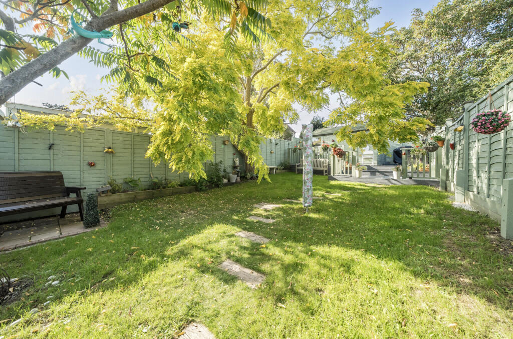 1364739-7-68e8279...