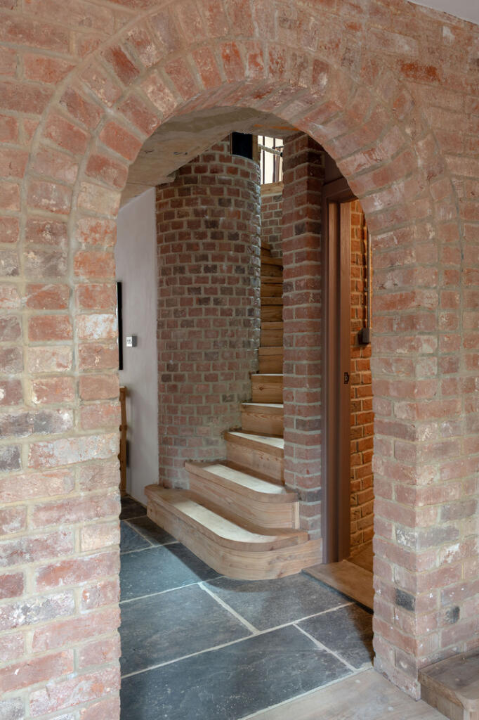 298411 - The Roundhouse, Park Lane, Old Knebwor...