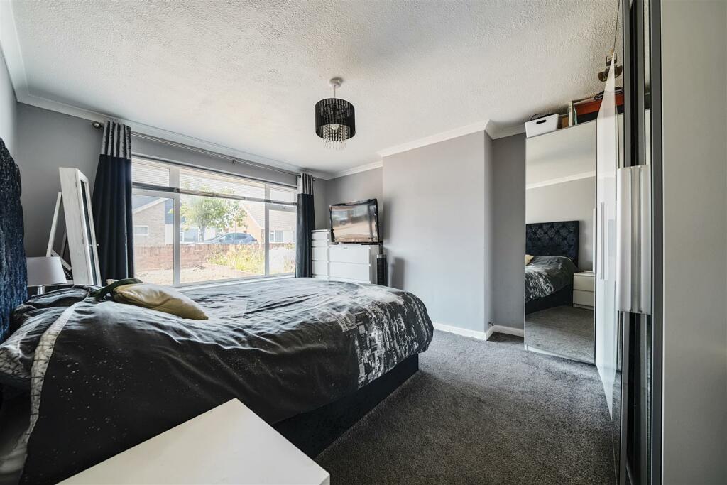 Thirlmere Avenue for sale by Guildcrest Estates - 