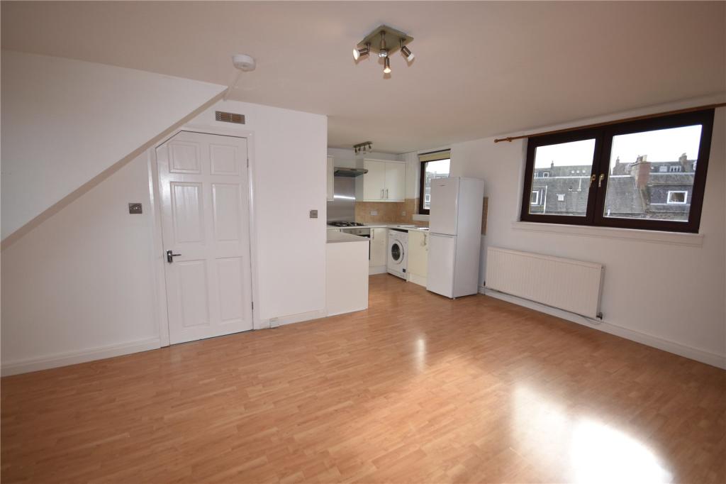 Lounge/Kitchen