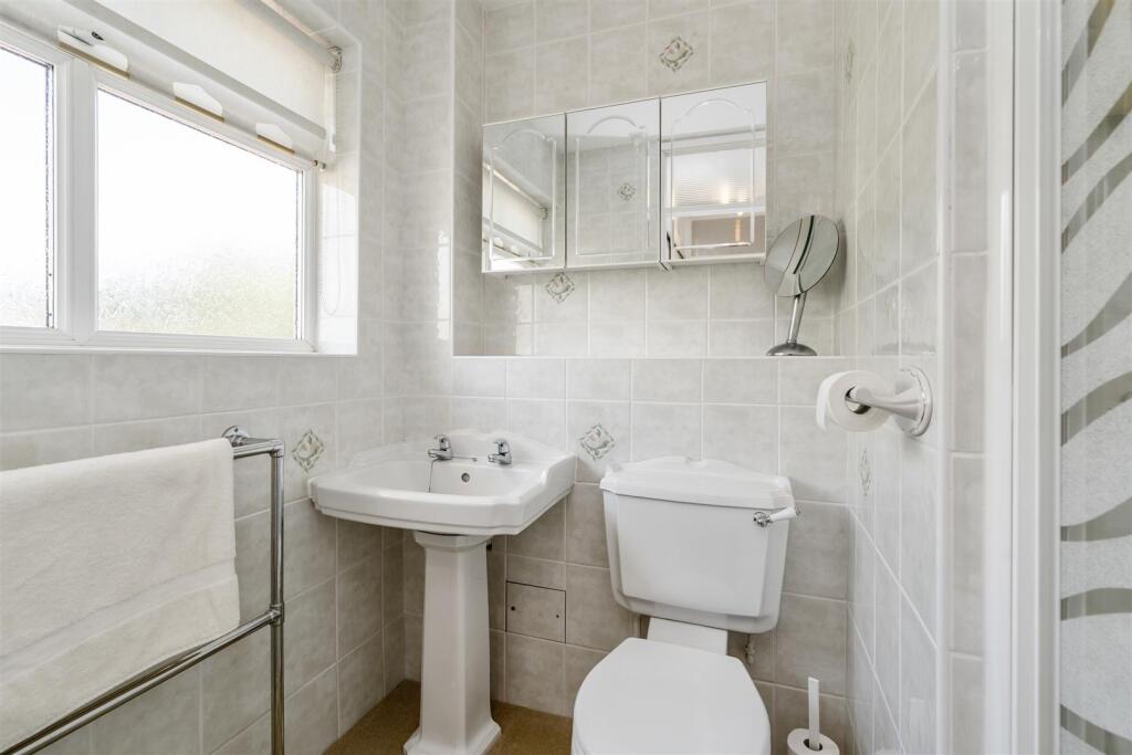 2 Oaken Drive_17.jpg