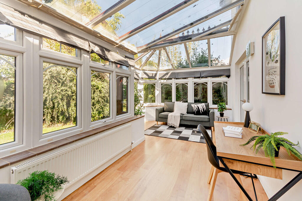 8662890-interior1...