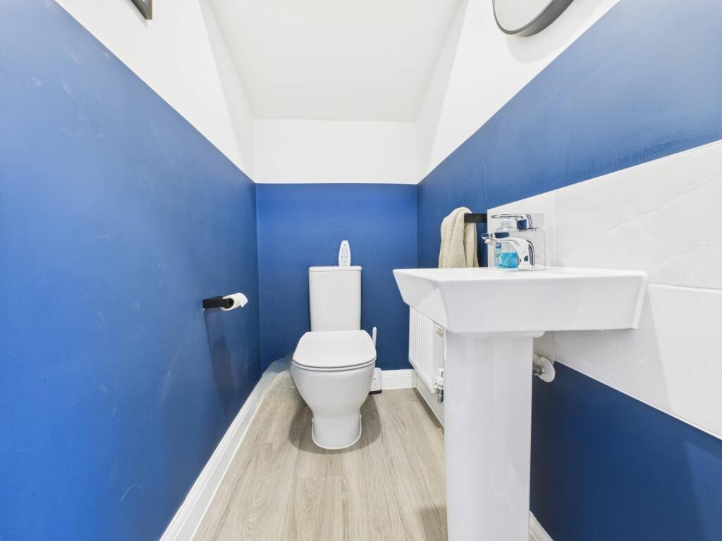 10. CAM04922G0-PR0085-STILL001