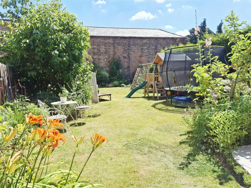 44 Chandos - Garden 2.jpg