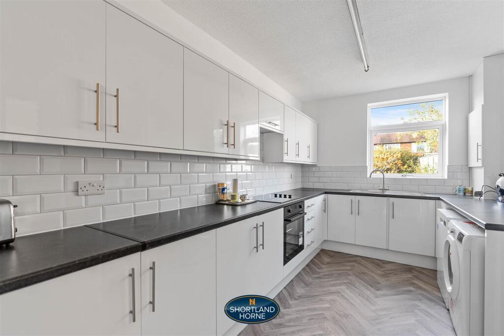 98 Arnold Avenue (12 of 21).jpg