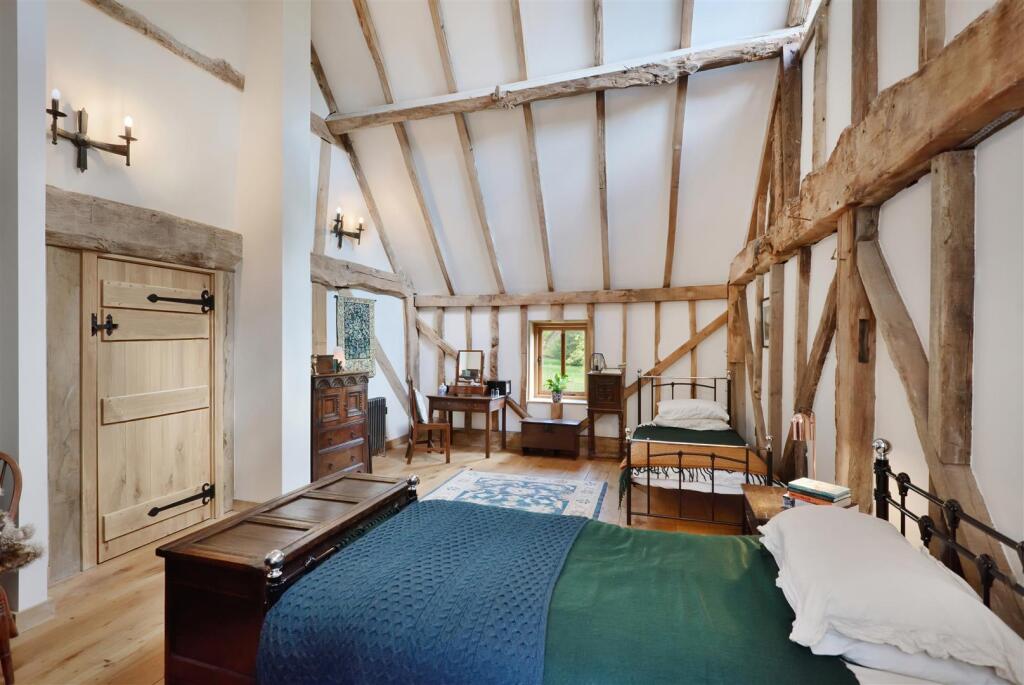 Old Court Barn Brobury (101).jpg