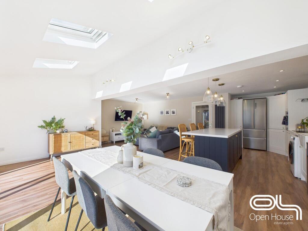 Kitchen / Living Area