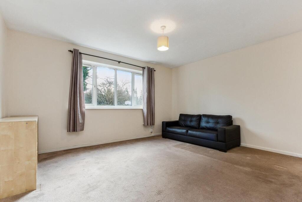 23 Myrna Close SW19 reception 1.jpg