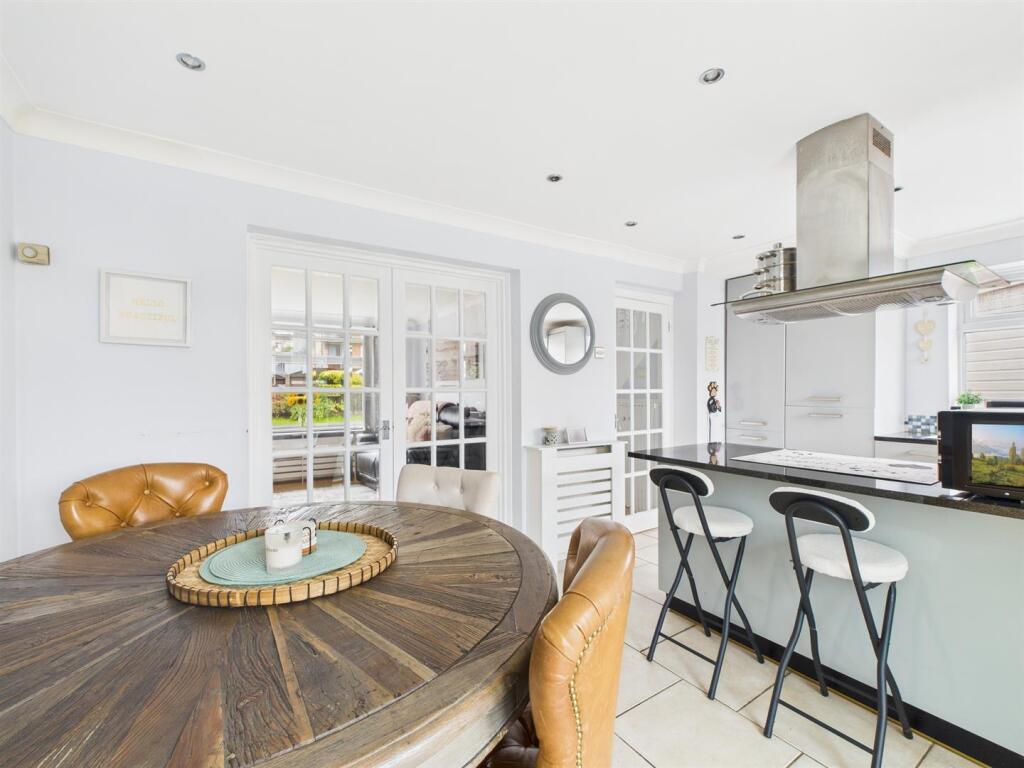 Living Kitchen/Dining Room