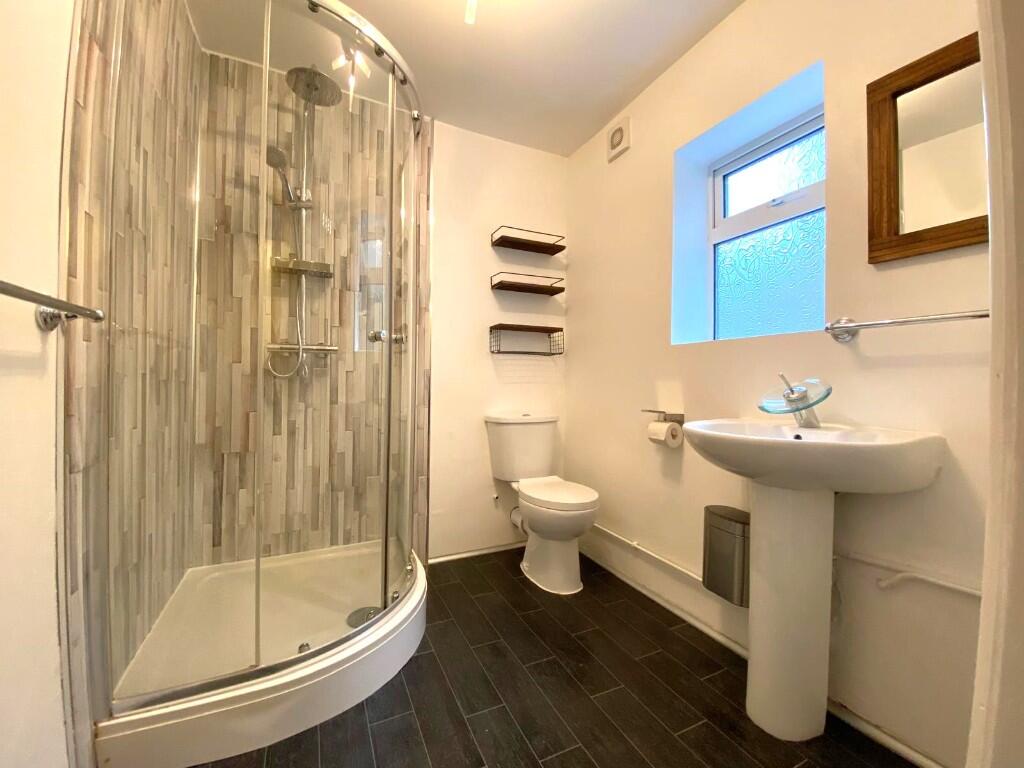 D.S Shower Room