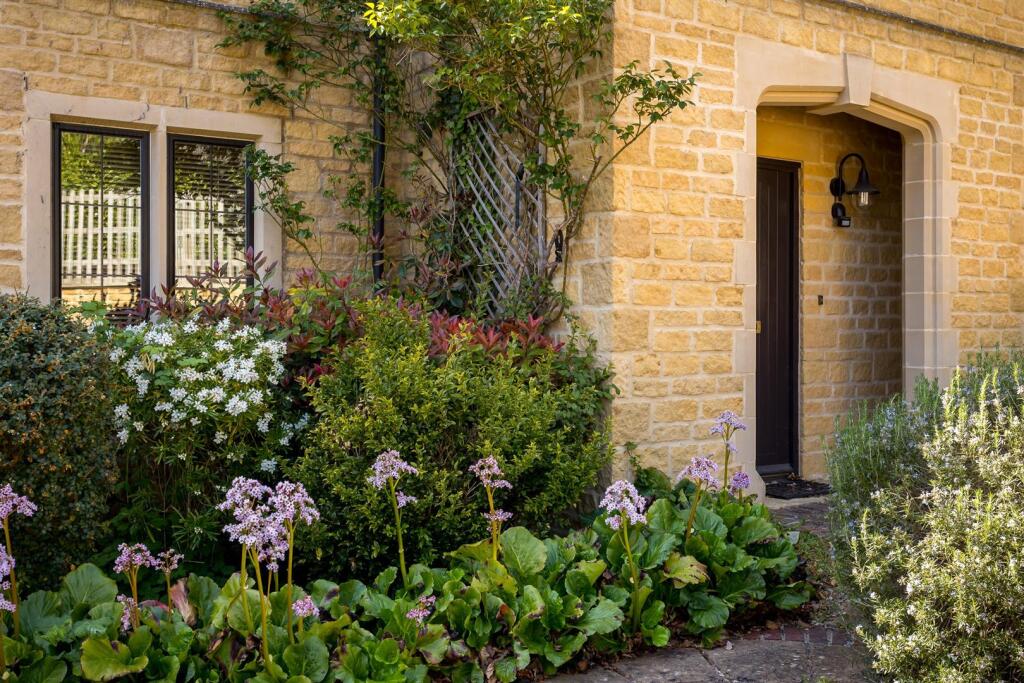 29 - Copper Beeches - GL6 6YE - Web.jpg