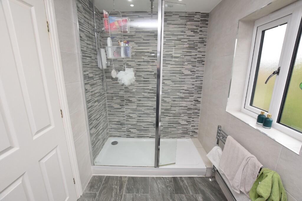 en-suite shower room