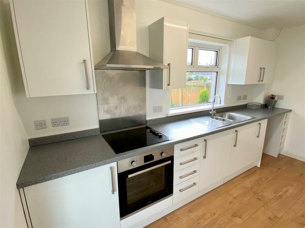 38 Quintrell Gardens Kitchen