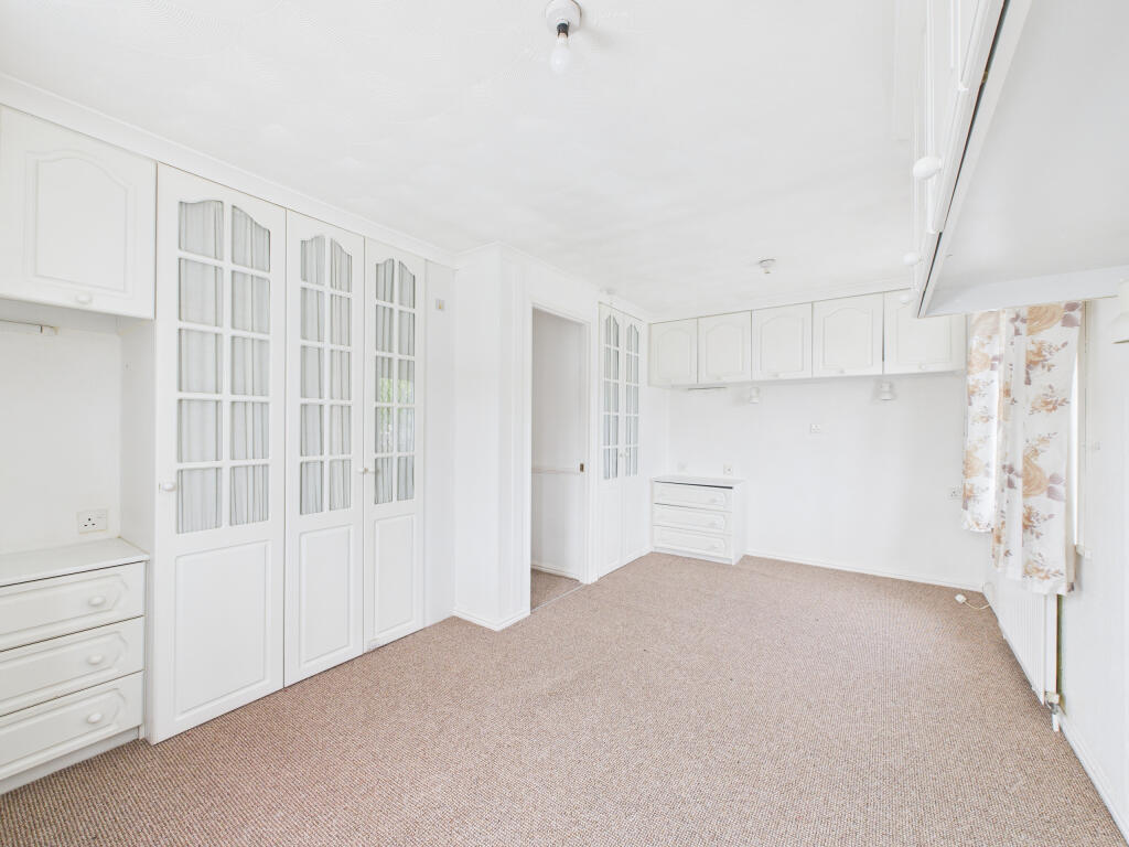 CAM02909G0-PR0470-STILL009