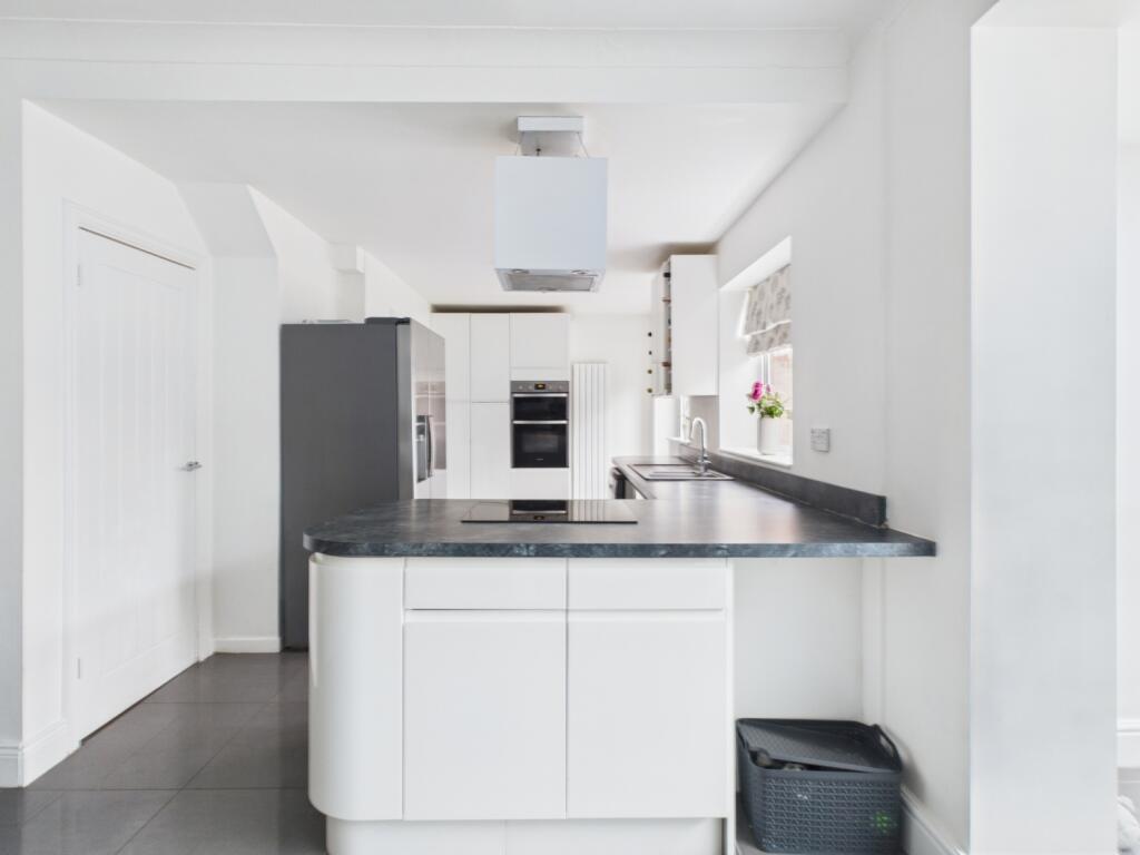 CAM02195G0-PR0093-STILL022