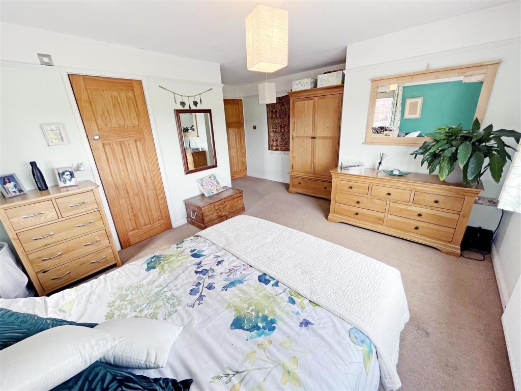 Bedroom 1 Aspect 2.jpg