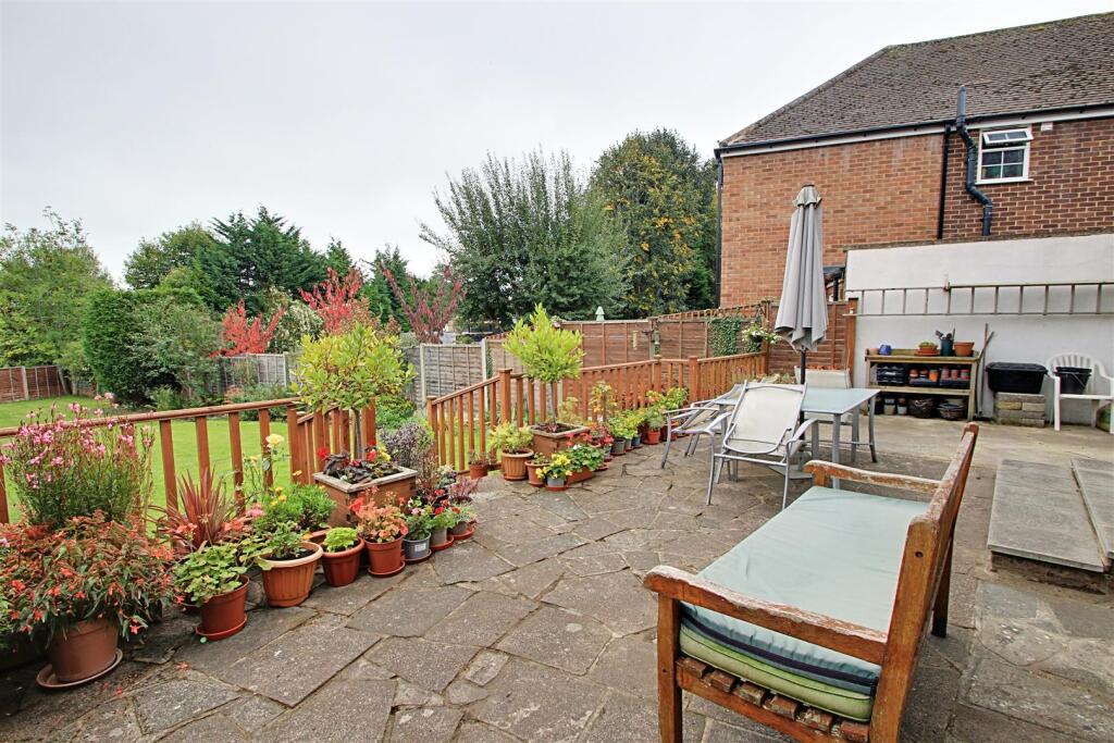 Patio 1.jpg