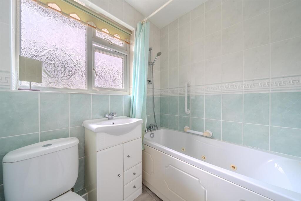 41 Thornhill Close-5.jpg