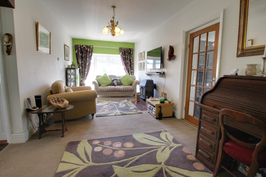 LOUNGE AREA