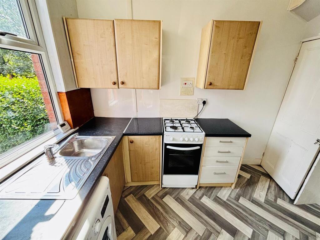Kitchen: