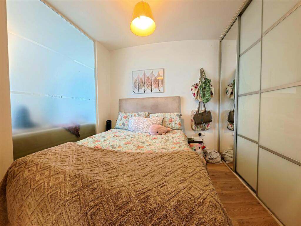 Bedroom 1.JPG