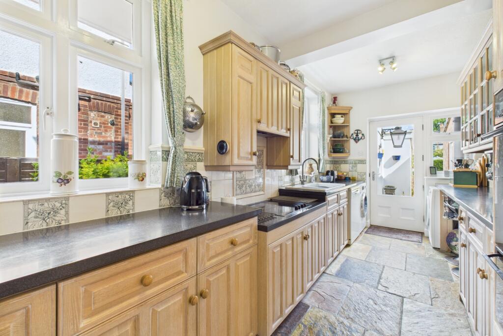 CAM03162G0-PR0281-STILL003