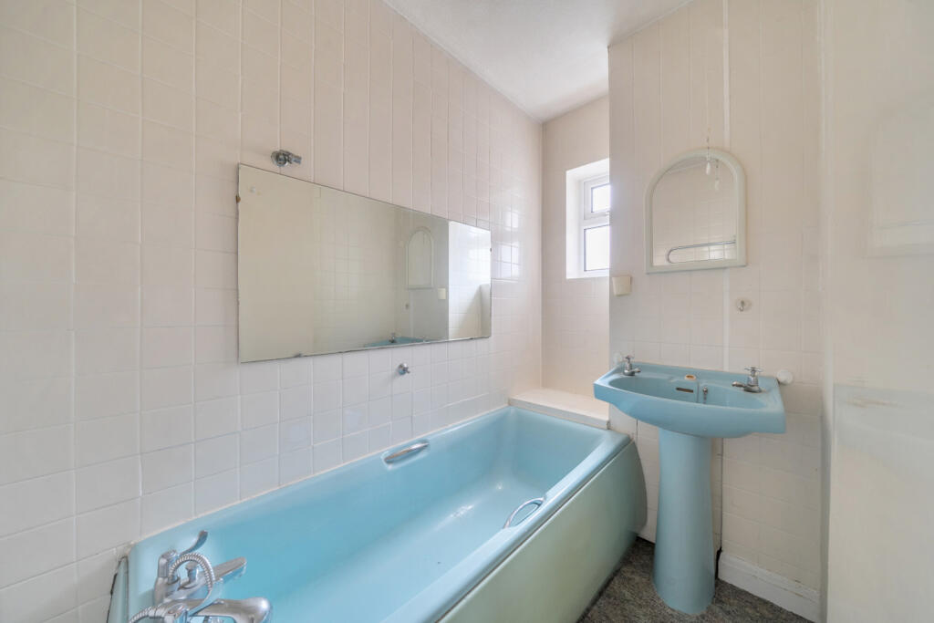 1369511-8-68ee69b...