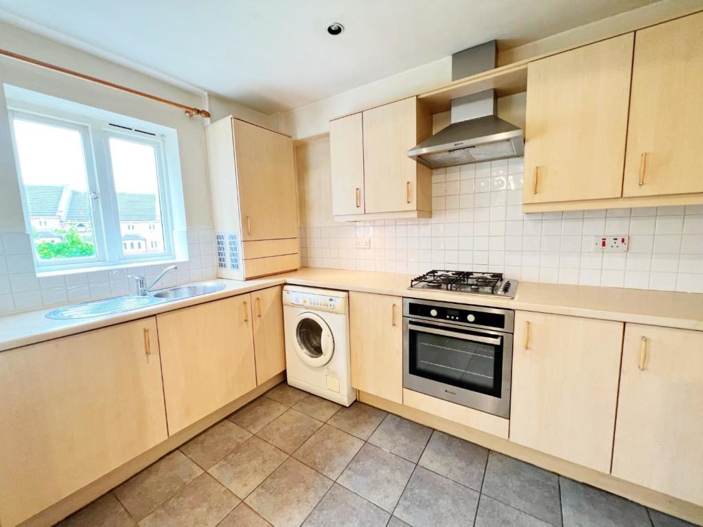 Kitchen 2.jpg