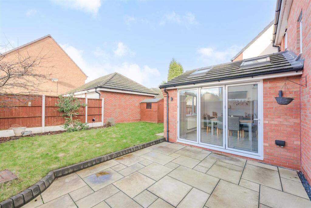 8 Lindores Road
