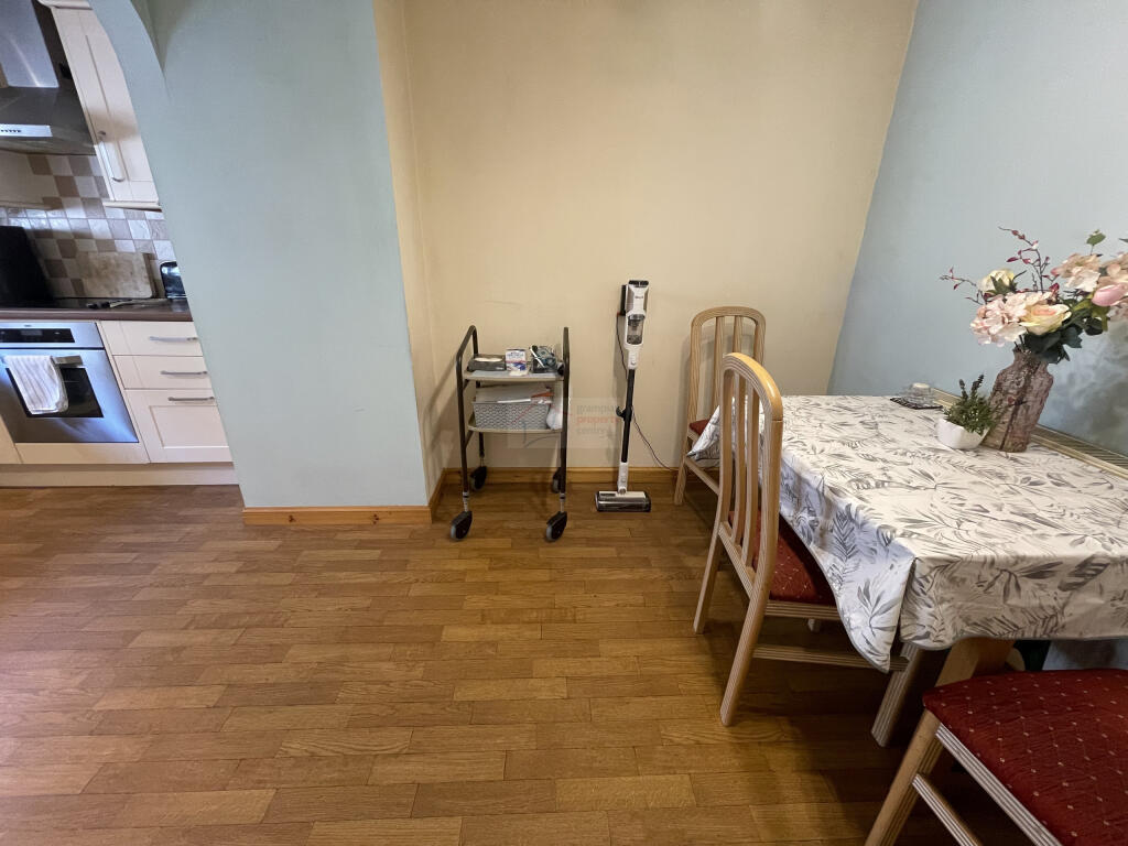 Kitchen diner b.JPG