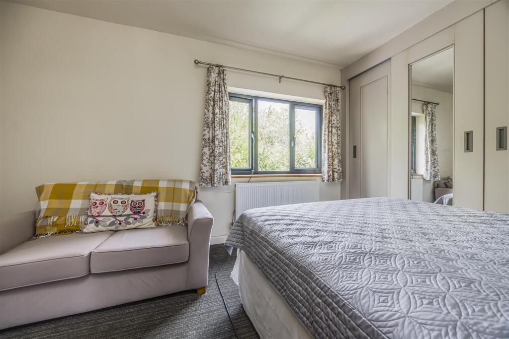 2 Firpiece, Forestside Road, Rowland¿s Castle-Port