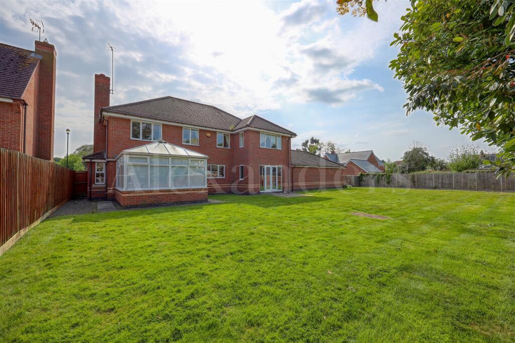 2 Dwyer Close-10.jpg
