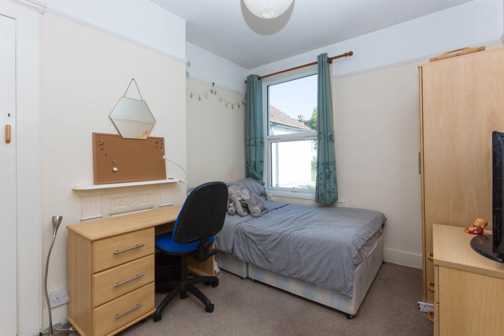 25 Hythe Road Bedroom 4
