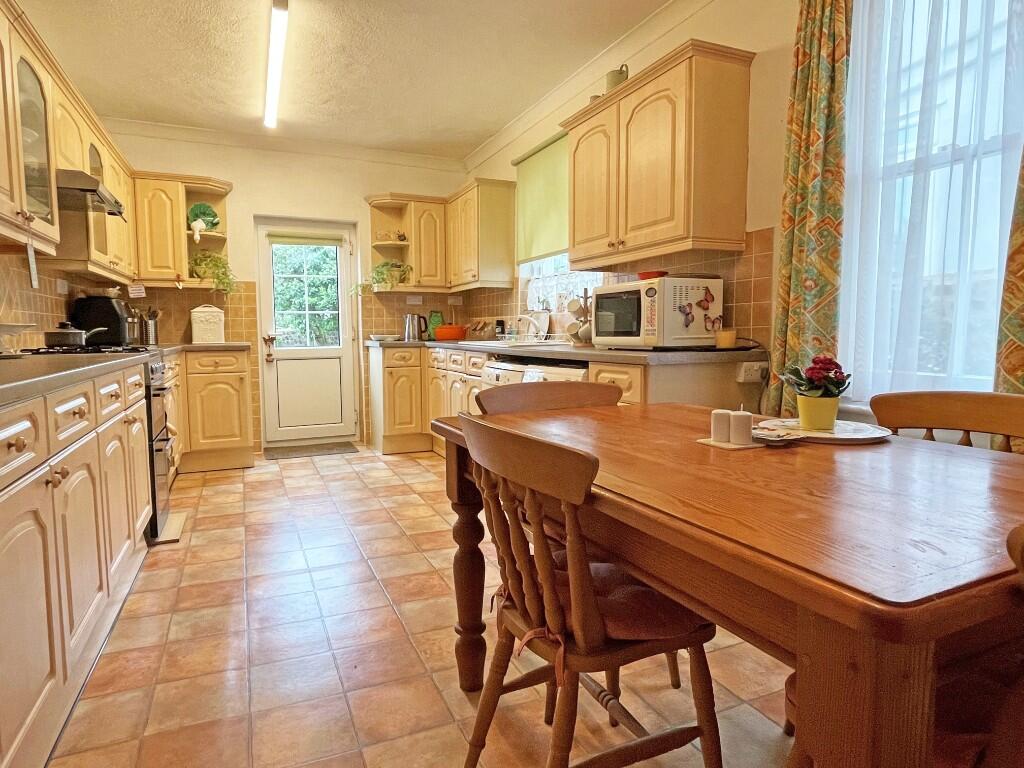 Kit/Breakfast Room