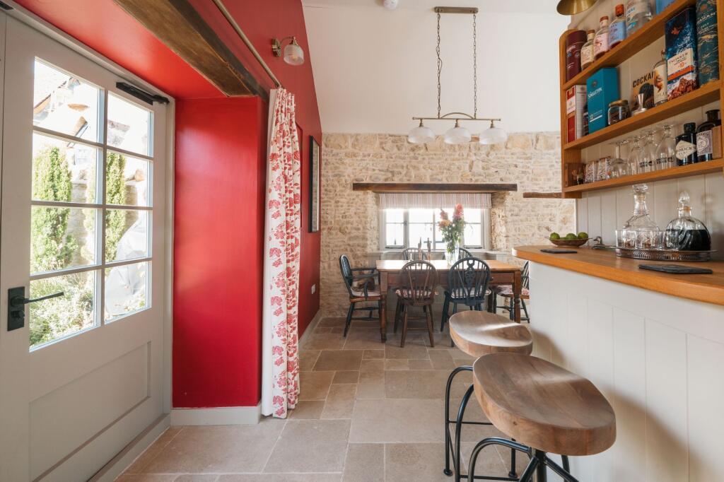 Dining Room/Bar