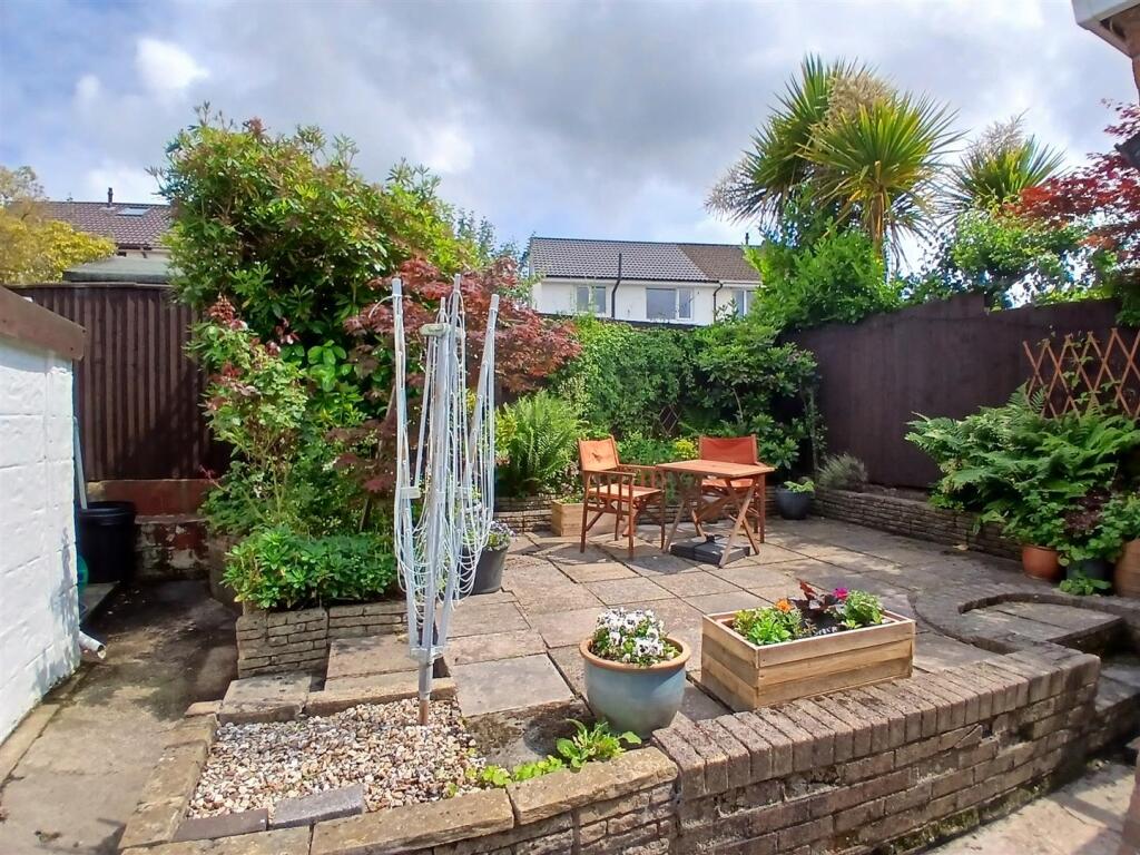 110 Porset Drive Garden ..jpg