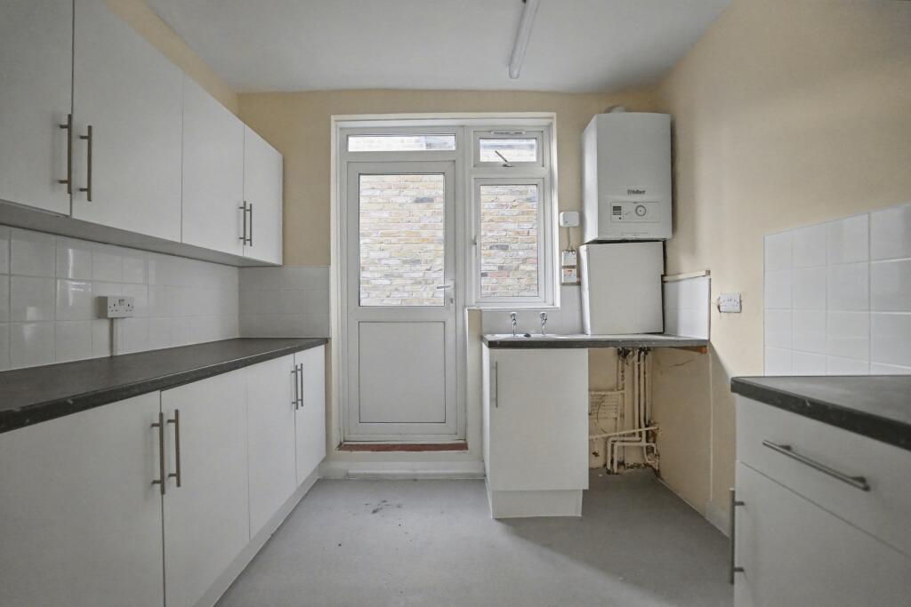 Flat A, 72 Earlsfield Road, Wandsworth, London, SW18 3DN