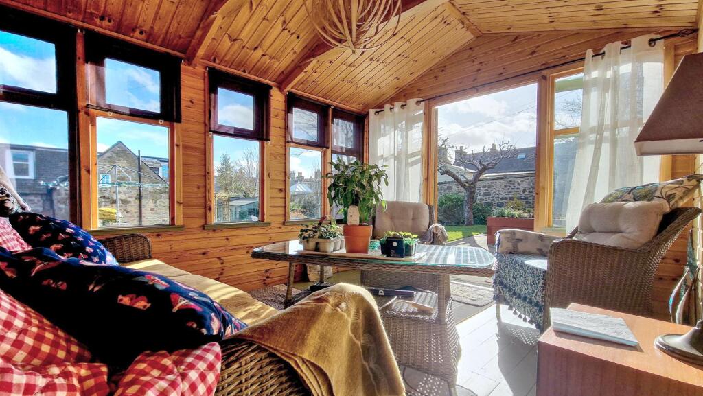 SUMMERHOUSE