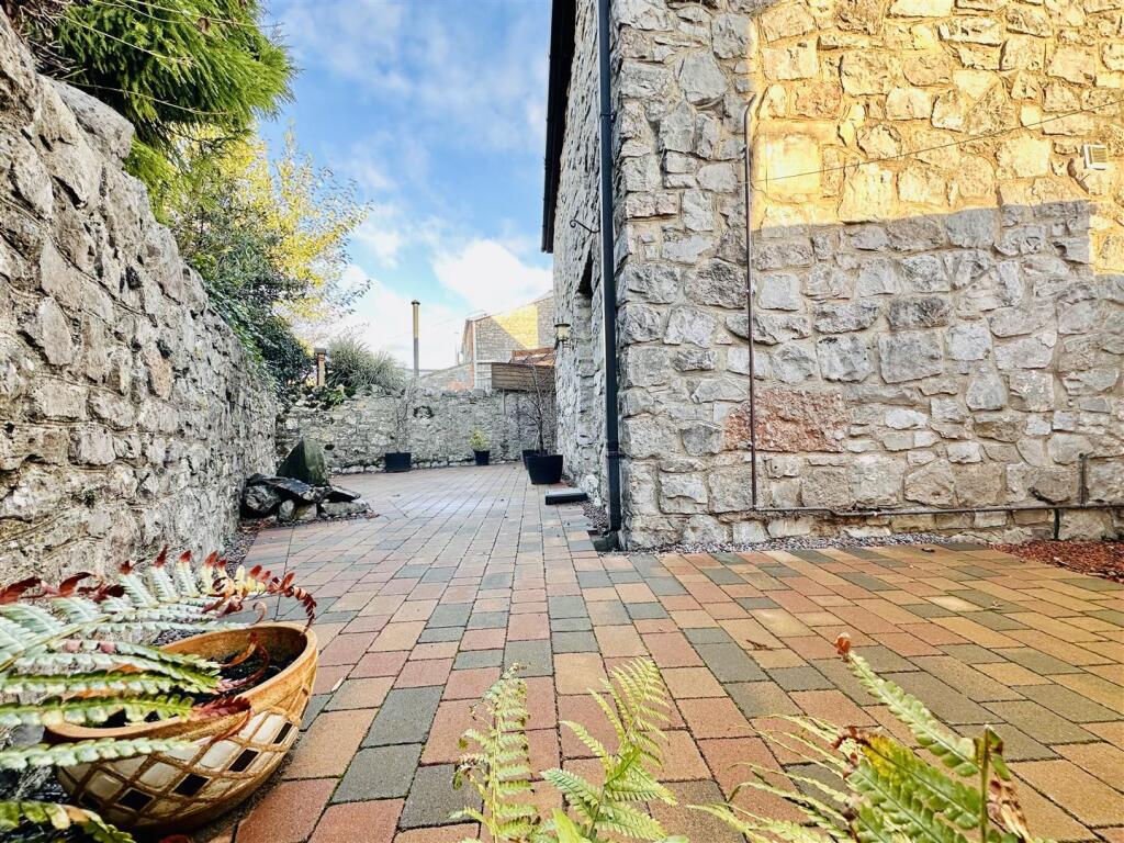 Rear Courtyard Garden
