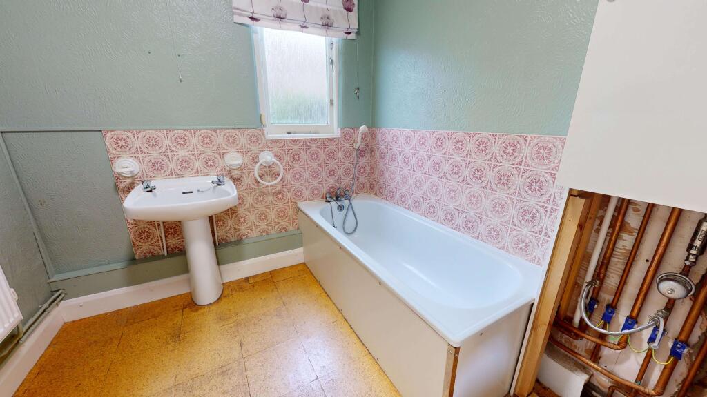 Flat A, 32 Ethelbert Road, Raynes Park, London, SW20 8QE