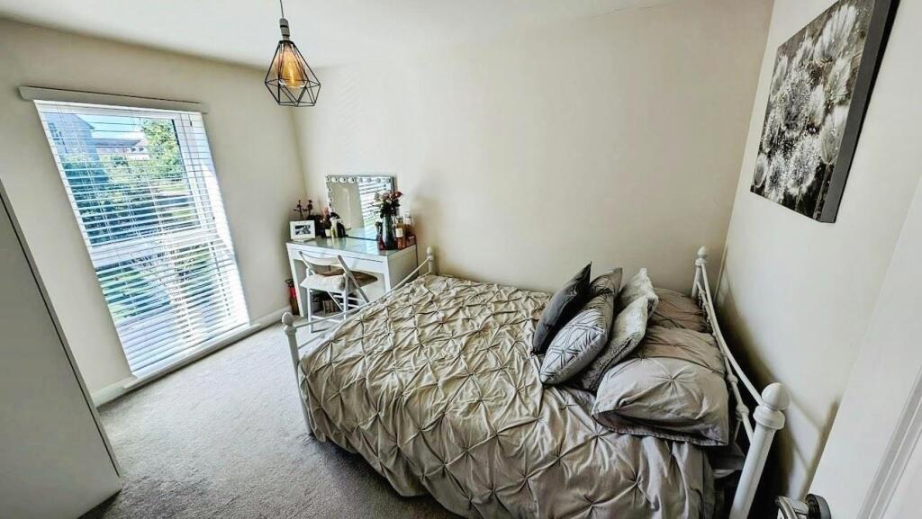4 Derham Crescent bed 2 a.jpg