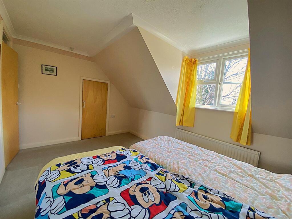 77 Rotherfield Ave - Bed4.jpg