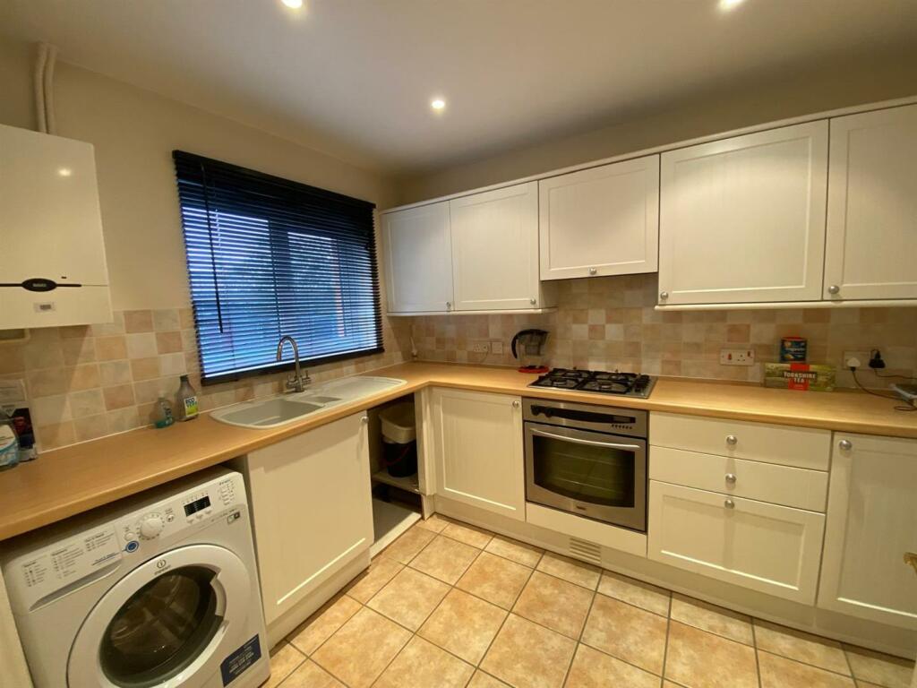 Kitchen: