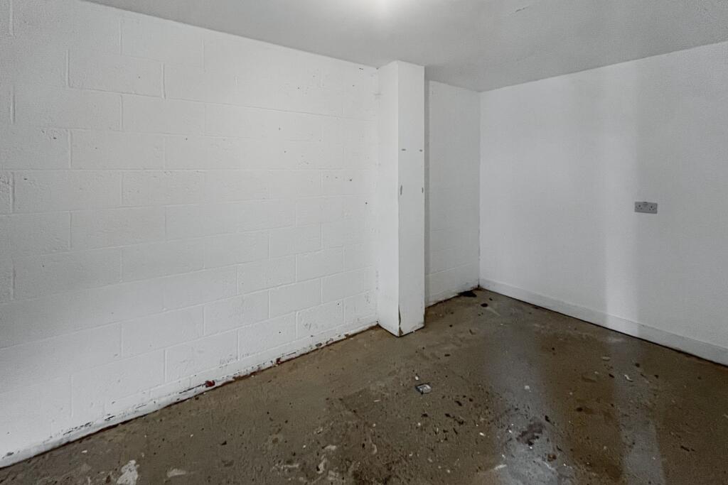 40 Reynolds Avenue, Redhill, Surrey, RH1 1TJ